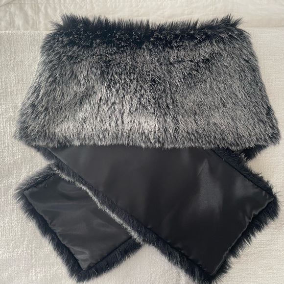 Faux Fur Winter Stole - Picture 4 of 6
